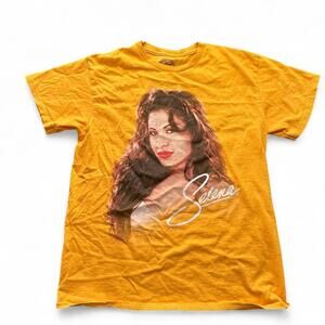 Selena Quintanilla Graphic T-Shirt M 👑